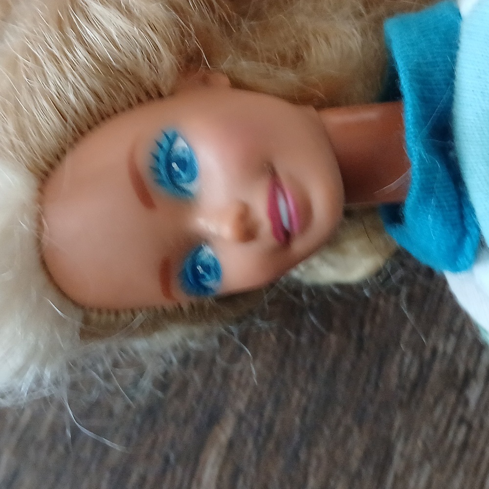 Barbie - Picture 2 of 9